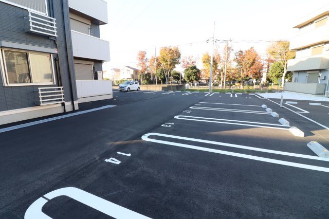 Sunny Hills A棟の駐車場
