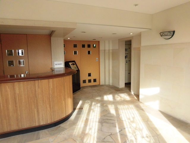 海見え！マイキャッスル葉山　3階　室内から相模湾を臨む　のエントランス|フロント
