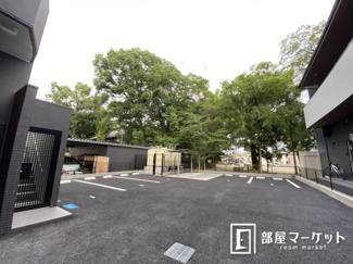 【駐車場】