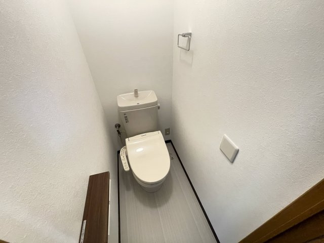 昭島市中神町の賃貸マンションのトイレ