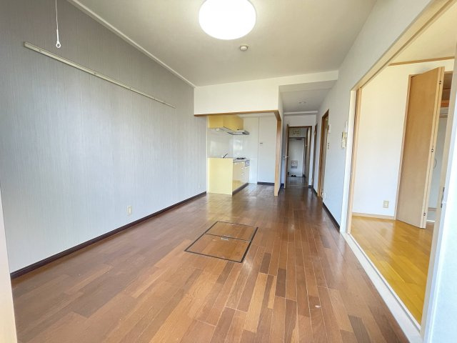 昭島市中神町の賃貸マンションの居間・リビング