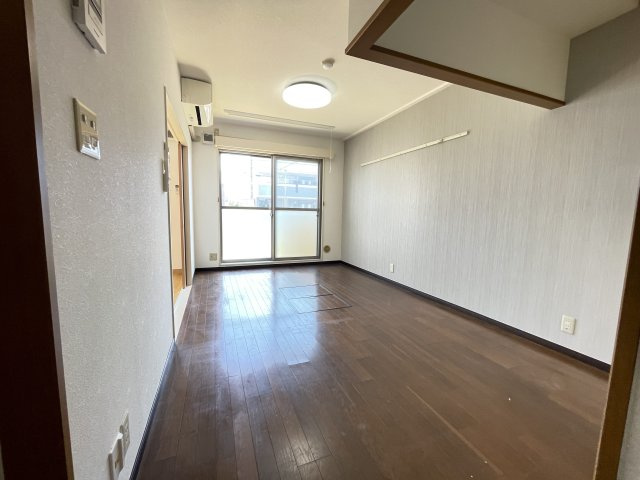 昭島市中神町の賃貸マンションの居間・リビング