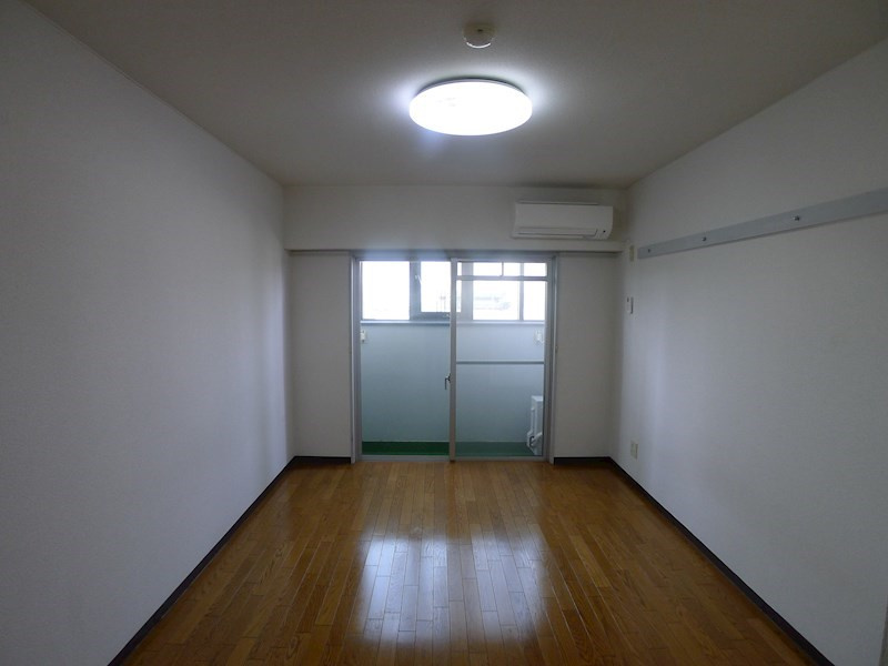 オクムラビルの居間・リビング