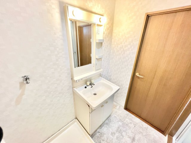 フィオーレ栗の葉の洗面所|明るい洗面所です