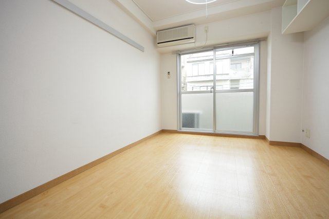 アブレスト西大路町の居間・リビング