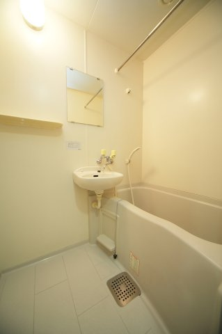 アブレスト西大路町の浴室