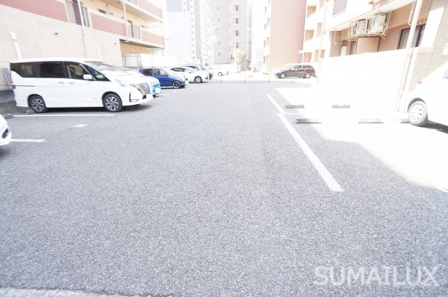 熊本市中央区本山町の賃貸マンションの駐車場
