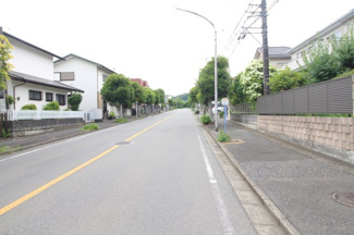 【前面道路含む現地写真】