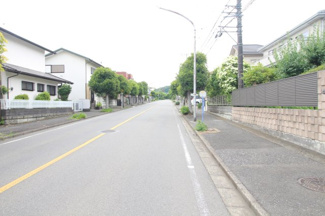 【前面道路含む現地写真】