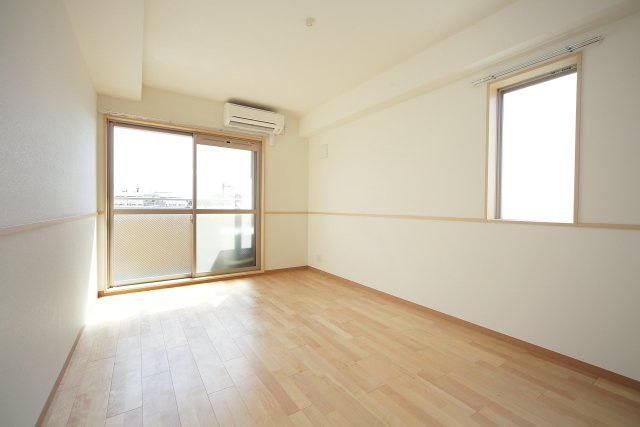 サンライズ鞍馬口の居間・リビング|303号室