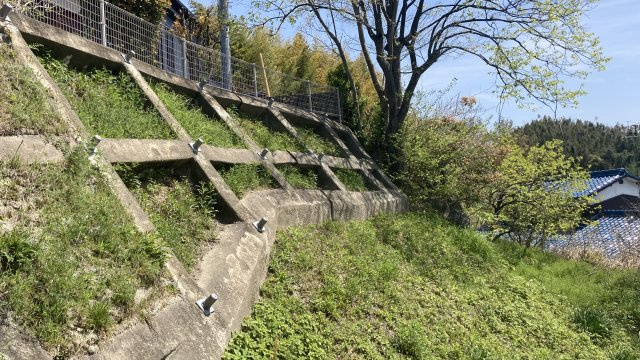 下松市東豊井中古住宅の庭|崖下過去崩落個所