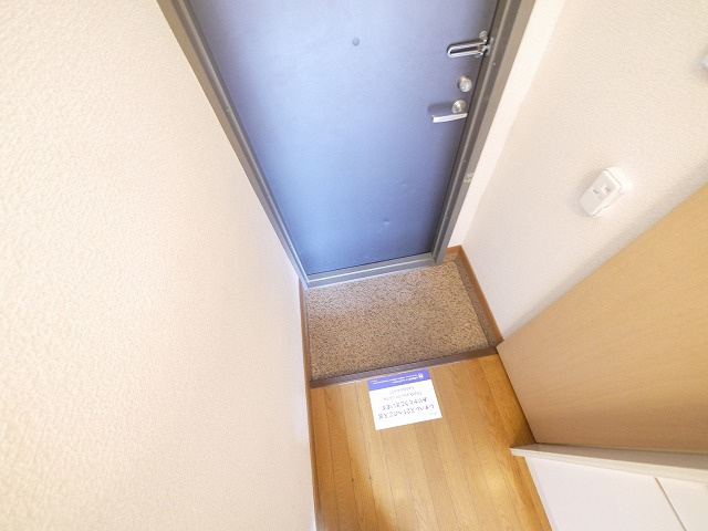 レオパレス大陽弐番館の玄関