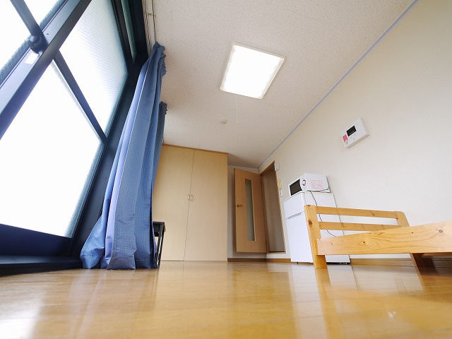 レオパレス大陽弐番館の洋室
