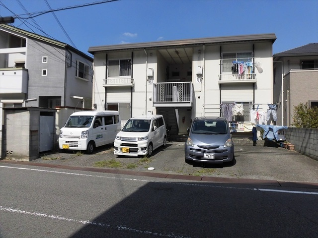 ハイツタカラの駐車場