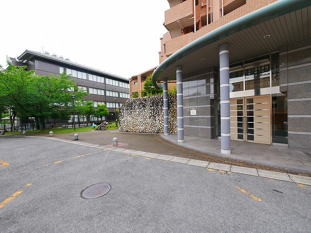 イトーピア奈良高畑町のエントランス|建物の内部です