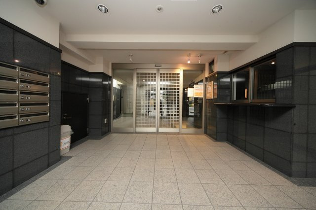 アヴァンツァーレ京都のエントランス