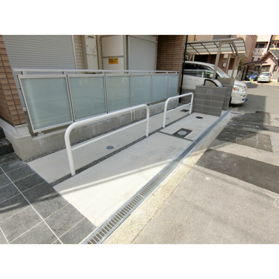 【駐車場】 | リブリ・フォー ディアリィスト 下新庄 | バイク置場があります