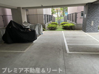 【その他共用部分】 | プレミアステージ本所吾妻橋 | バイク置き場は屋根付きです