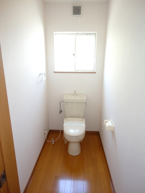 ラセットビレッジ【キャッシュバック対象物件】のトイレ|ゆったりとした空間のトイレです