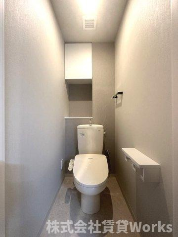 K-クレスト西新町のトイレ|落ち着いた色調のトイレです