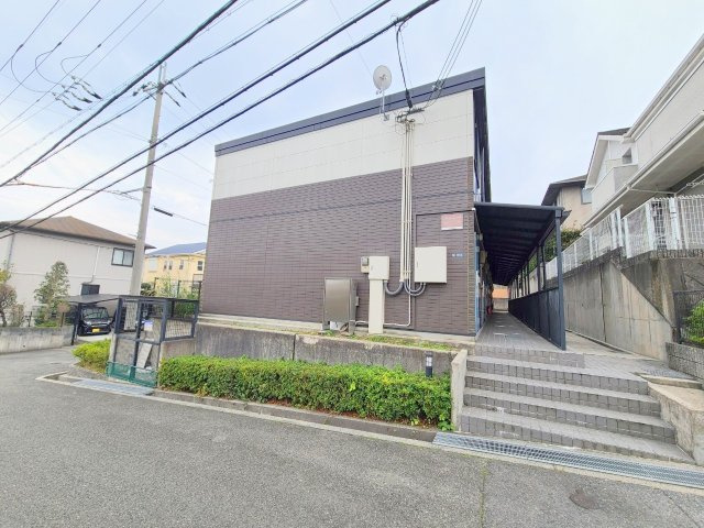 レオパレス上田原のエントランス