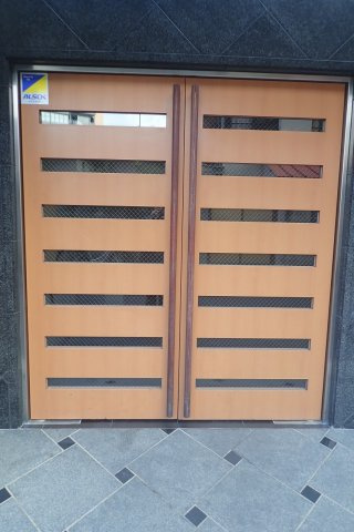 クレスト本郷のエントランス