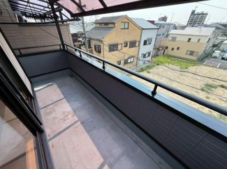 【バルコニー】 | 洗濯物がしっかりと干せるスペースのあるバルコニーです！
