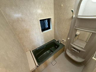 【浴室】 | 足を伸ばしてゆっくりくつろげる広さの浴室です！お子様と楽しく入浴していただけます♪