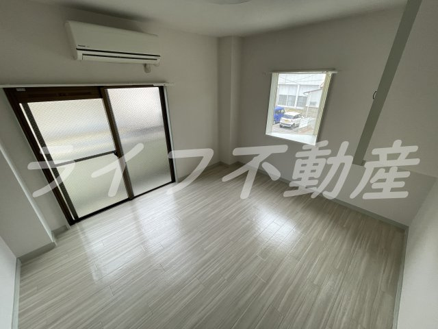 にしのハイツ花園の居間・リビング