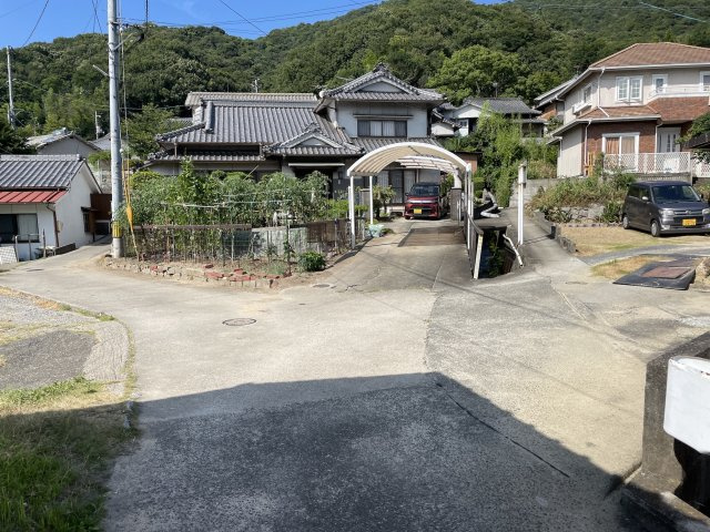 【前面道路含む現地写真】 | 呉市広白石　広々64坪！