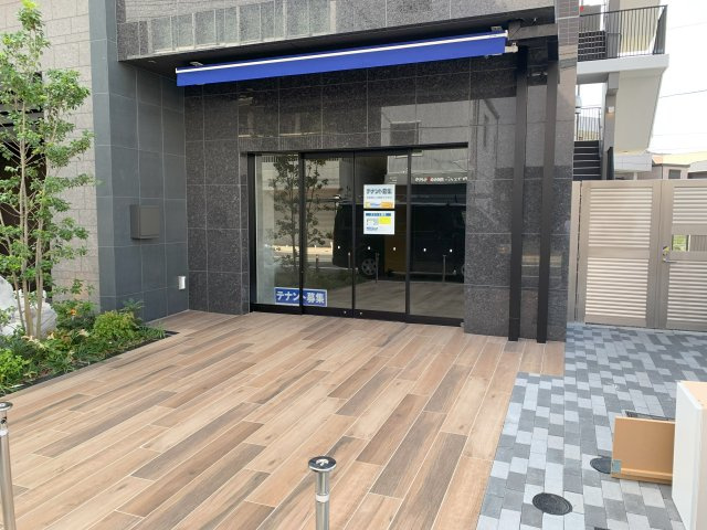 川崎市多摩区登戸の店舗一部の外観