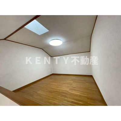 【寝室】 | クリーンピュア | 広くて明るい寝室