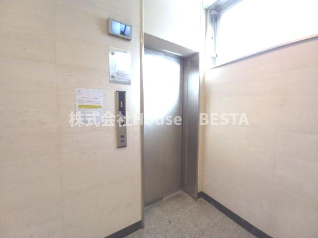 カスタリア三宮のロビー