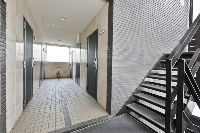 万寿寺ビルのロビー