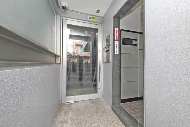 万寿寺ビルのエントランス