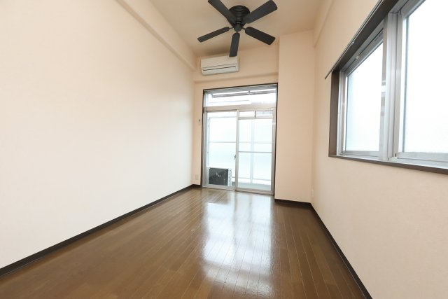 万寿寺ビルの居間・リビング