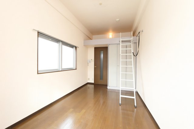 万寿寺ビルの居間・リビング