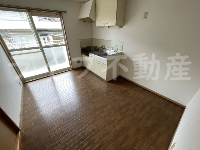 エステートピア旭の居間・リビング