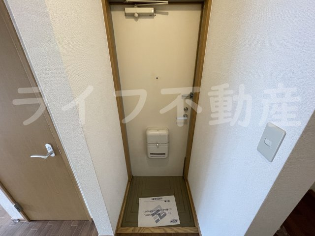 エステートピア旭の玄関