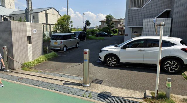 プラネット46の駐車場