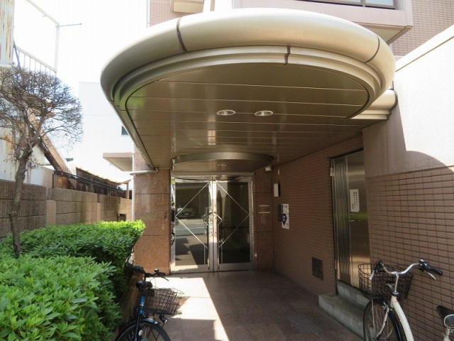 クレール緑橋のエントランス