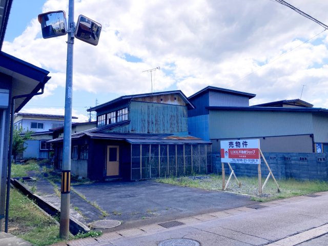 川西町上小松　売地の外観