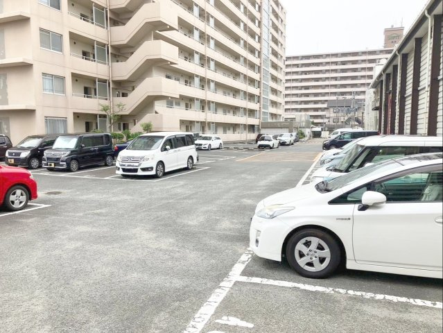 MAC箱崎コートの駐車場