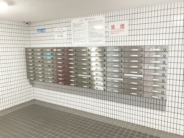 MAC箱崎コートのエントランス|ダイヤル式の集合郵便受けです！