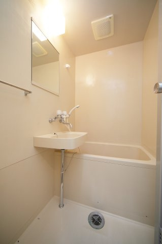 キャニオンテラスⅥの浴室