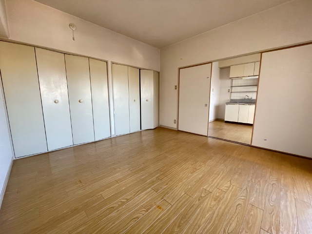 サンメゾン植田の洋室