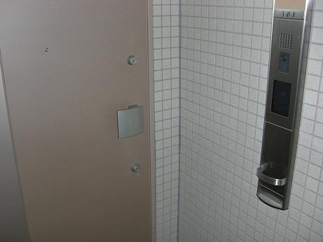 東山公園レジデンスの玄関