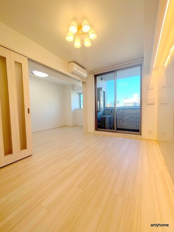 Vinoプレジオ本町　仲介手数料無料の居間・リビング