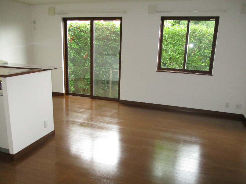 フォレストフォルム東山（南棟）の居間・リビング