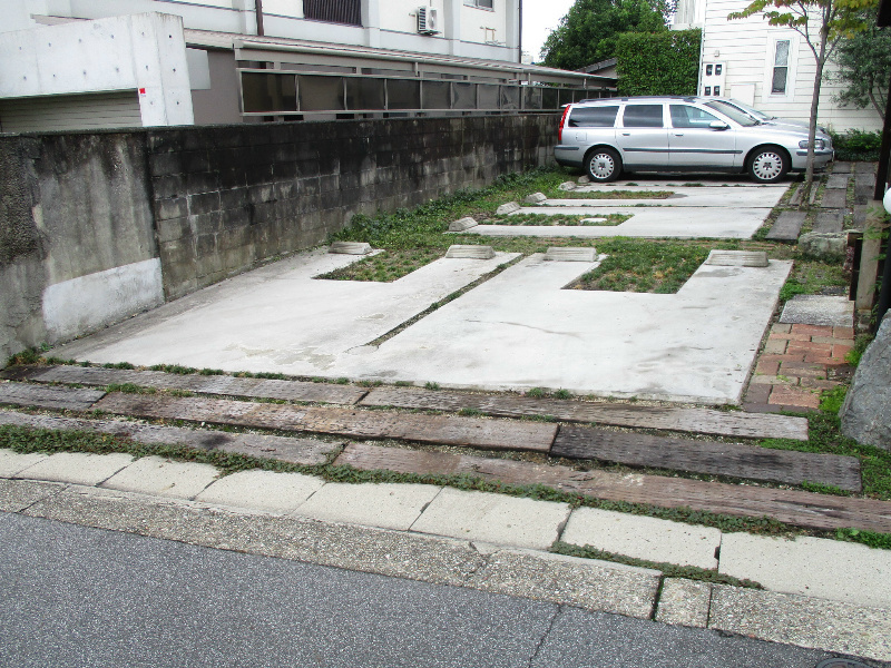 フォレストフォルム東山（南棟）の駐車場